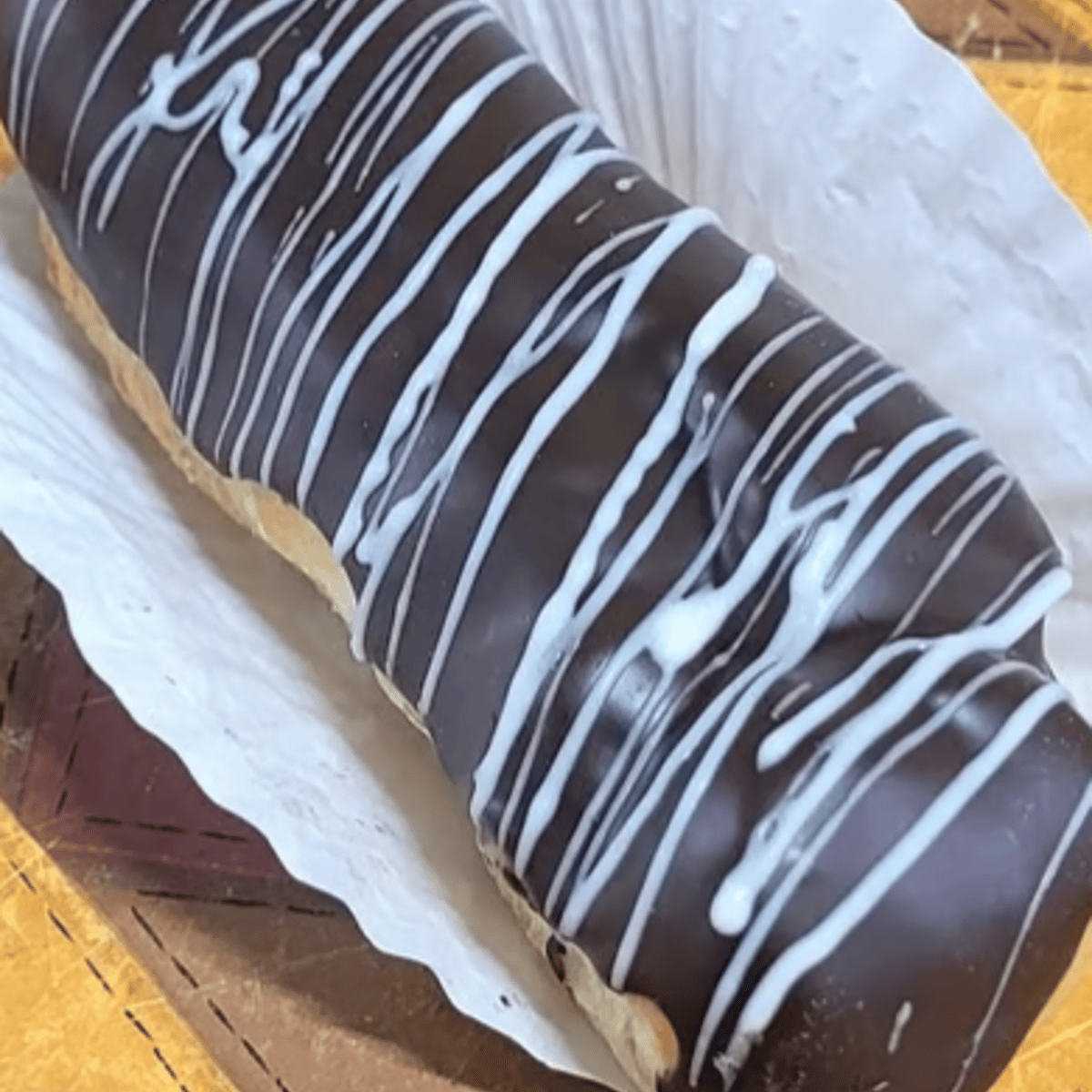 Éclair de chocolate